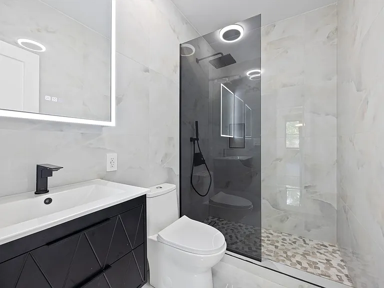 736 Halsey St #3 — Photo 8
