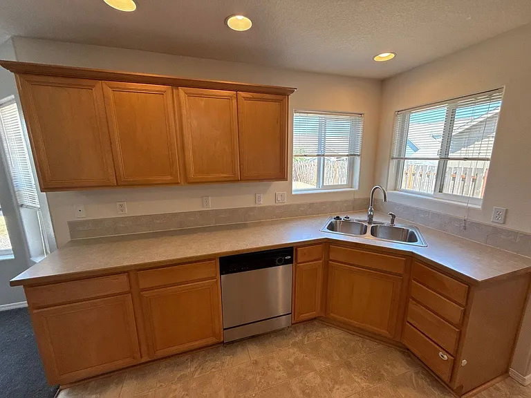 4105 Windy Ave NE — Photo 12