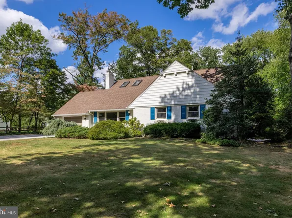 105 Haines Dr, Moorestown, NJ 08057