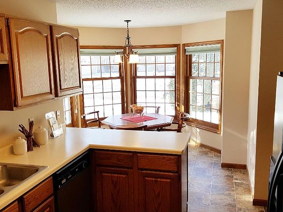 3rd image of 4312 Pond View Dr