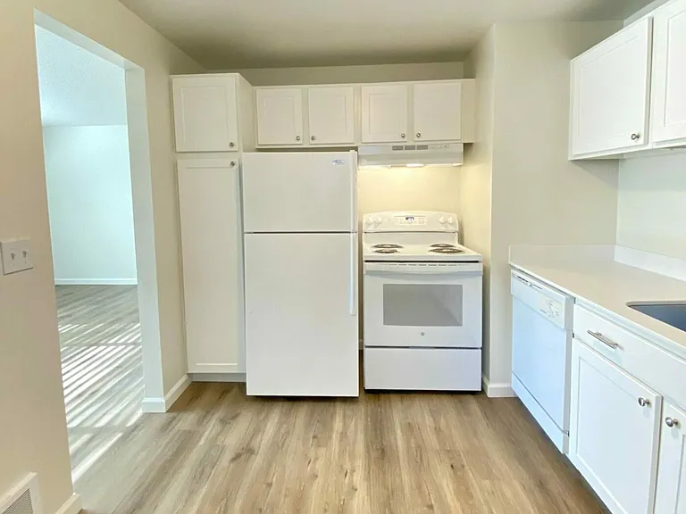 Timberlane Apartments — Photo 6