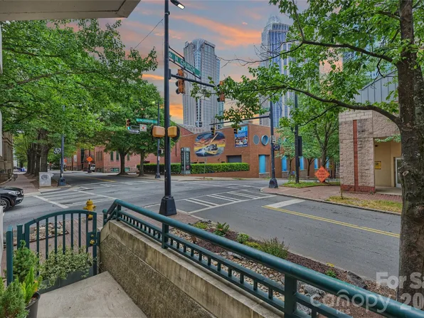 401 N Church St APT 103, Charlotte, NC 28202