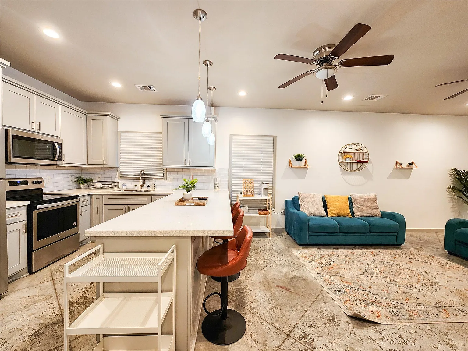 2 bed, 1.5 bath, 1050 sqft, $1,575 — Photo 4