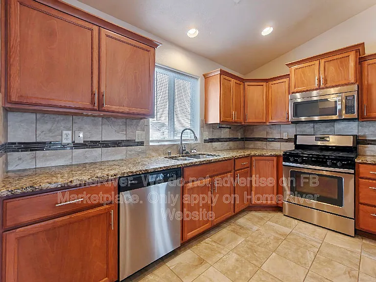1811 W Maxine Ave — Photo 3