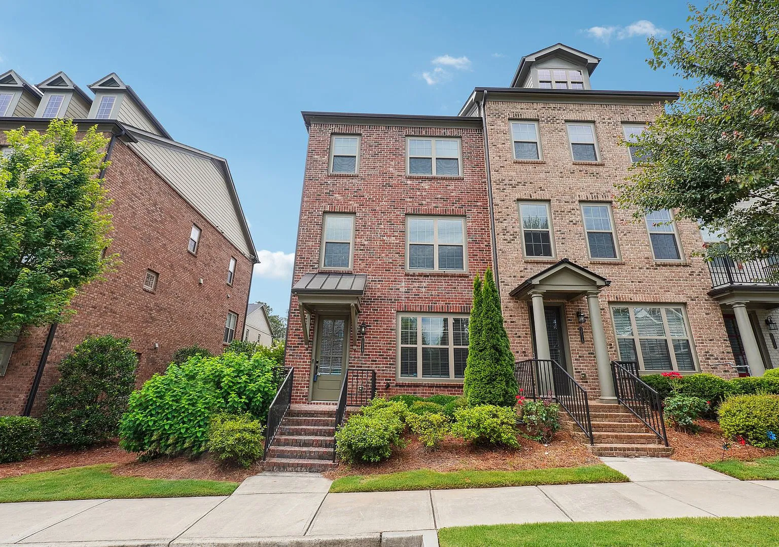 Luxury End-Unit Townhome in Harlow | Minutes to Downtown Alpharetta & Roswell! — Photo 1