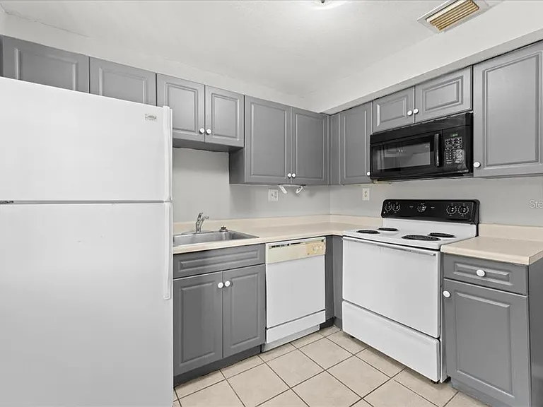 12407 Oak Cedar Pl #202 — Photo 4