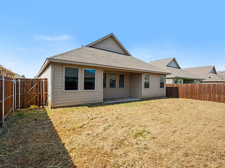 1118 Mahogany Ln — Photo 32