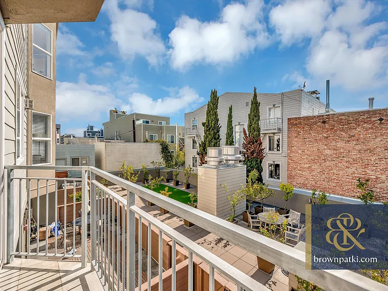 566 S Van Ness Ave #11I — Photo 5