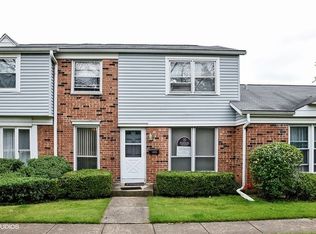 1033 Ashton Ct, Streamwood, IL 60107