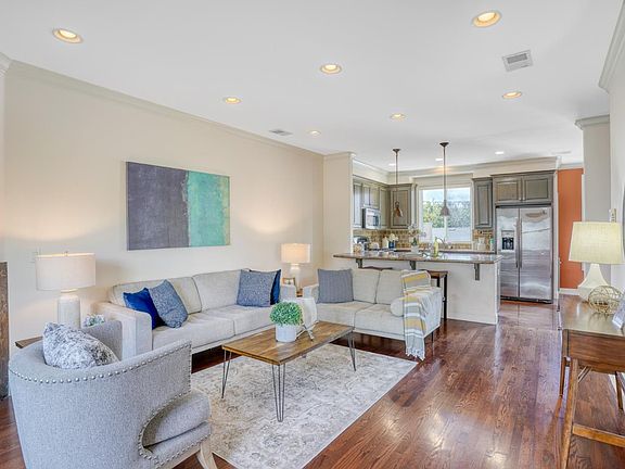 3rd image of 809 Lippert Pl