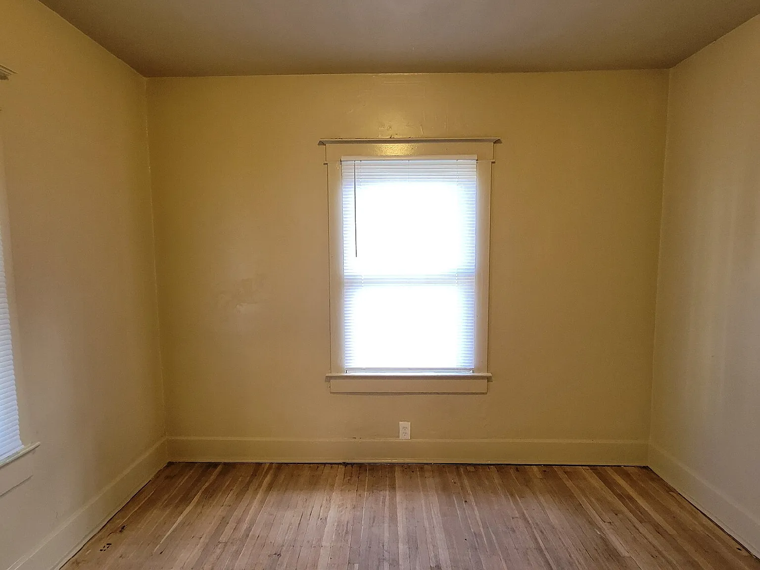 2 bed, 1.0 bath, $925 — Photo 3