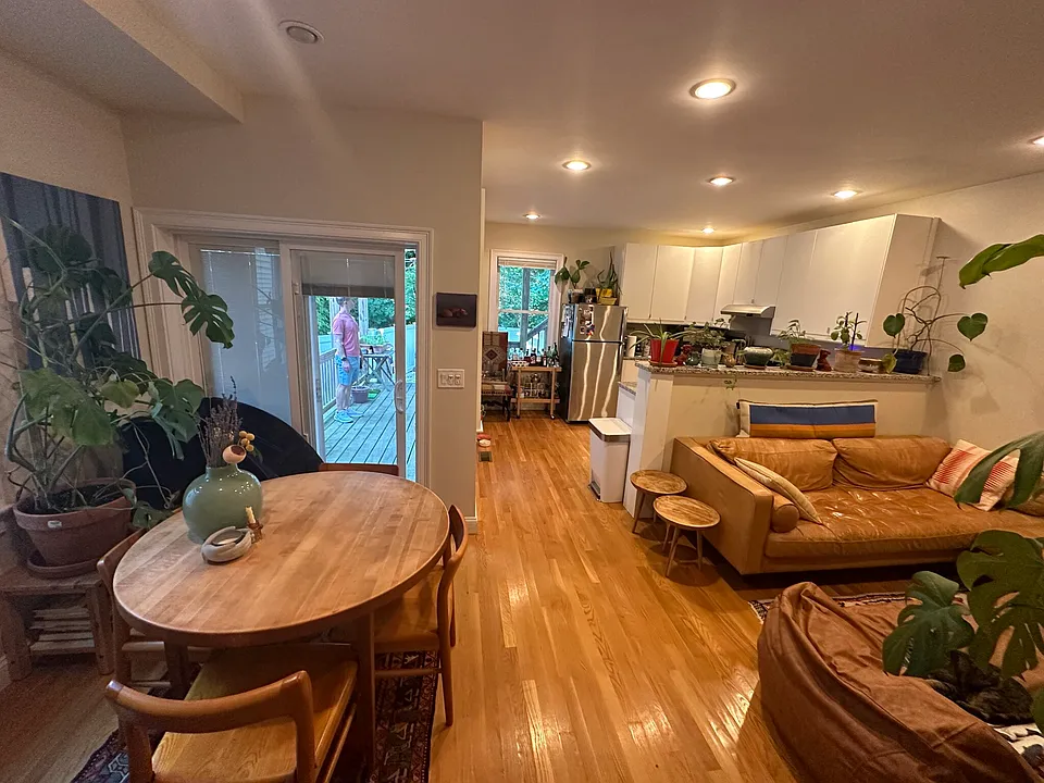 739 Somerville Ave #1