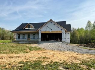 1156 Taylor Pl, Jamestown, TN 38556