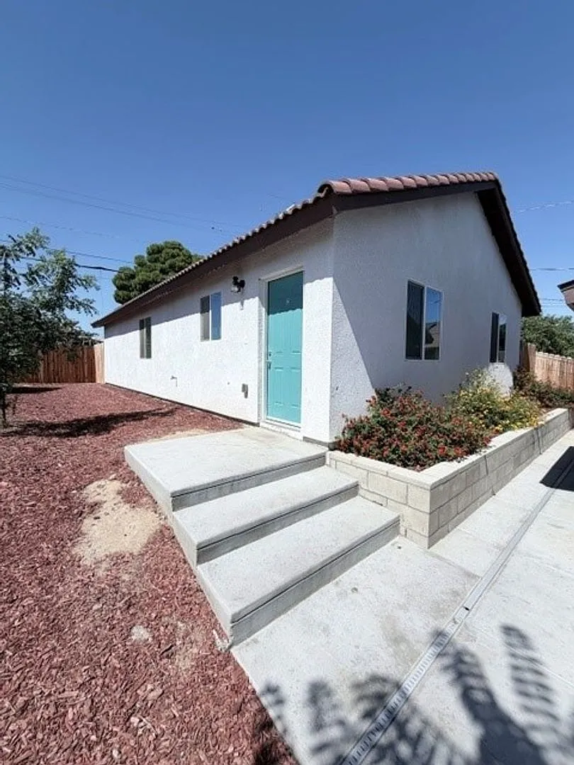 Jeffrey St. — Photo 3