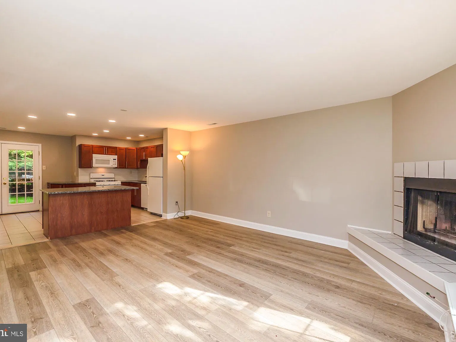 2 bed, 2.5 bath, 1743 sqft, $2,750 — Photo 4