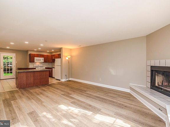 4th image of 44 Rampart Dr #44