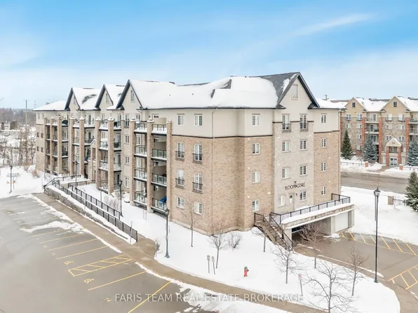 40 Ferndale Dr S #210, Barrie, ON L4N 2L3