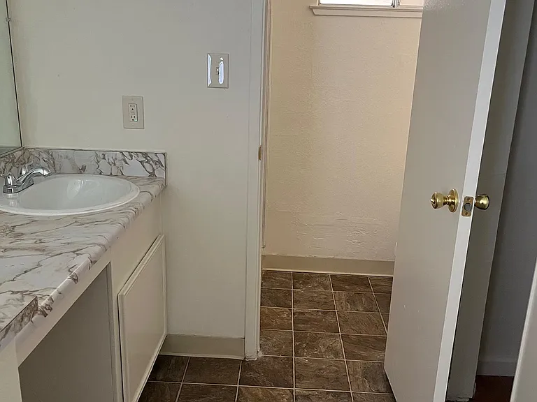 4009 Vosburg St — Photo 11