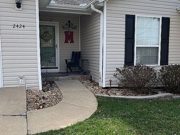 3rd image of 2424 Camel Back Rd