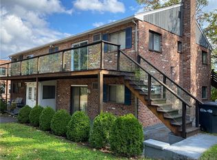 8 Cross St APT 8, Westport, CT 06880