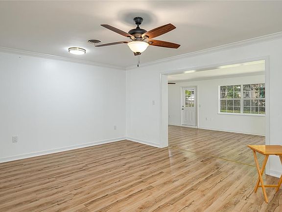 4th image of 2230 W Helen Cir