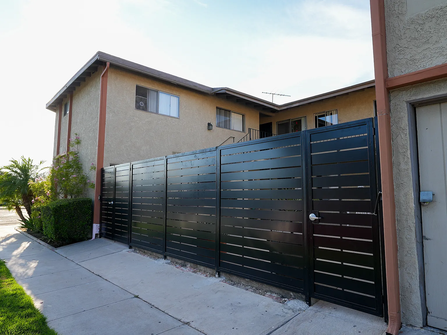 Newly Remodeled Unit See It. Love It. Lease It! — Photo 2