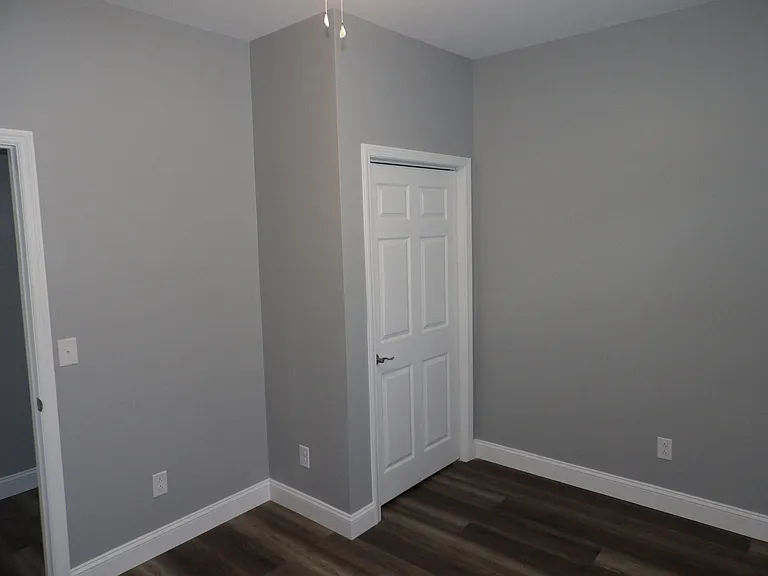240 E Court St — Photo 23