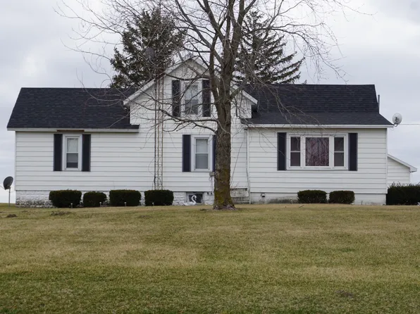2611 N 2300 East Rd, Martinton, IL 60951