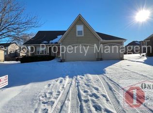 4417 SW Flintrock Dr, Lees Summit, MO 64082