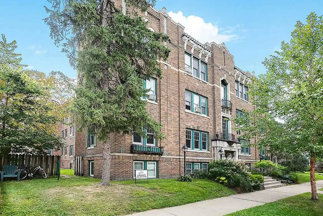 Yorkshire Apartments — Photo 2