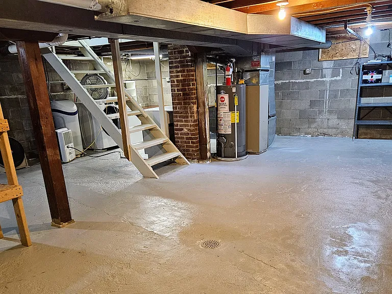 136 Charles Ave — Photo 8