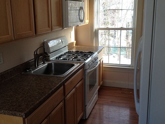 Eat-in Kitchen