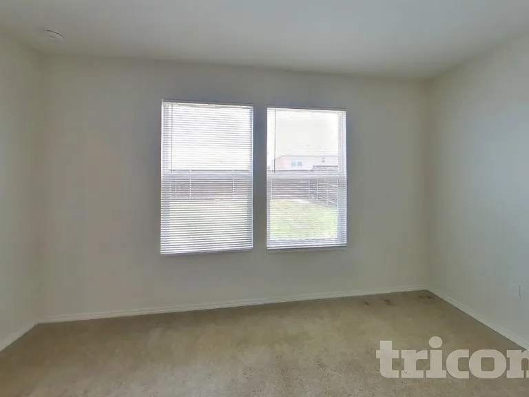1125 Waggoner Dr — Photo 7