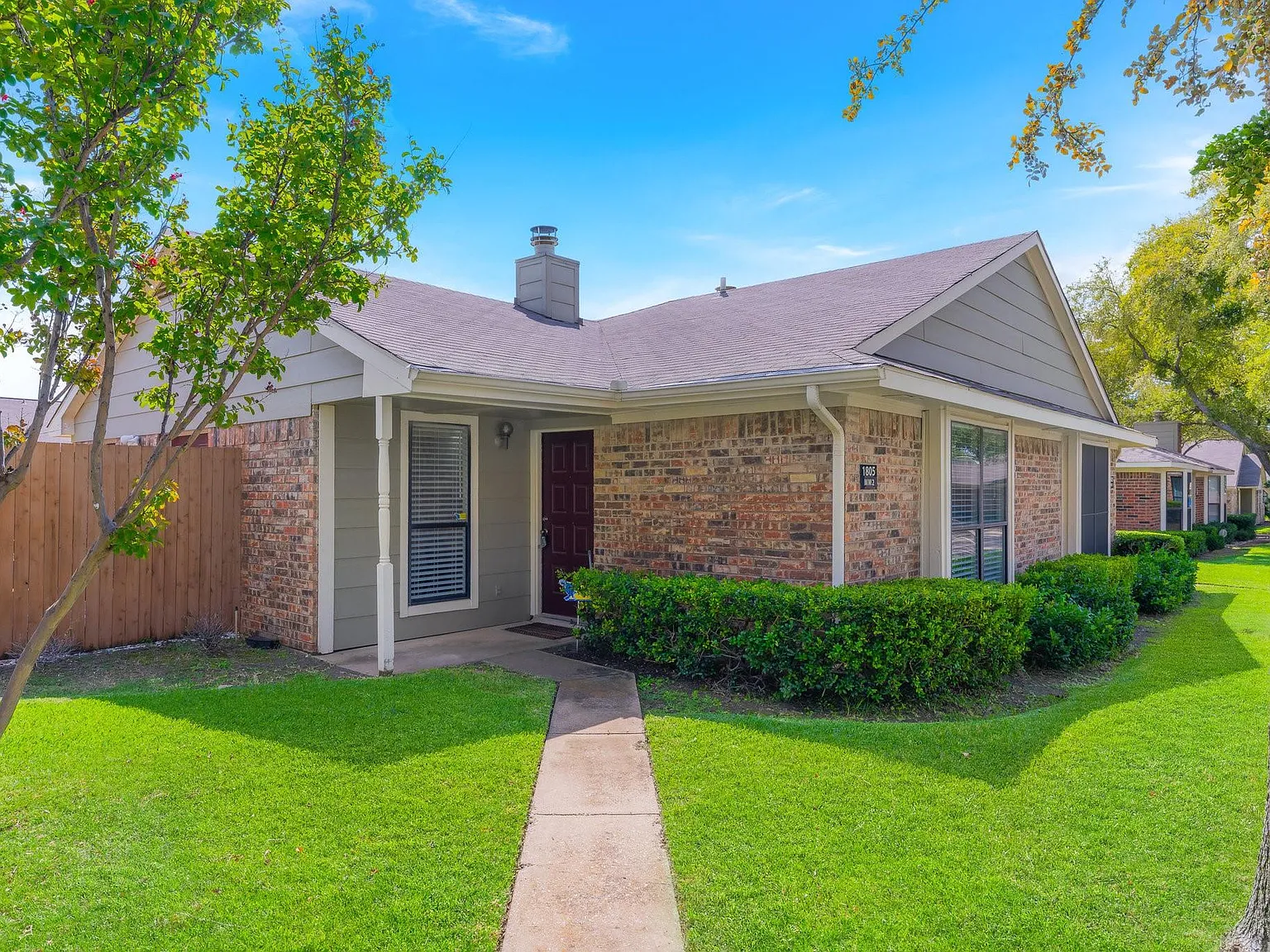 2 bed, 807 sqft, $2,200 — Photo 3