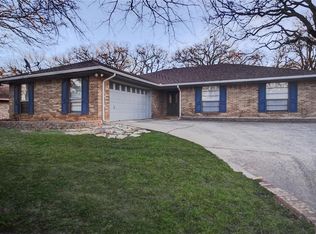 733 Highland Crest Dr, Hurst, TX 76054