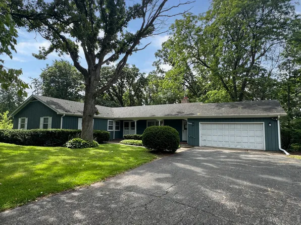 7409 Chesterfield Rd, Crystal Lake, IL 60012