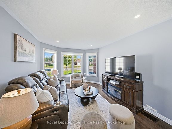 5th image of 1184 Alder Rd