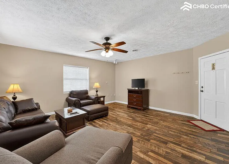 1332 W Andrew Johnson Hwy #9 — Photo 2
