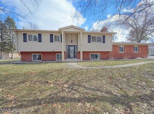 1314 Roberta Ct, Howell, MI 48843