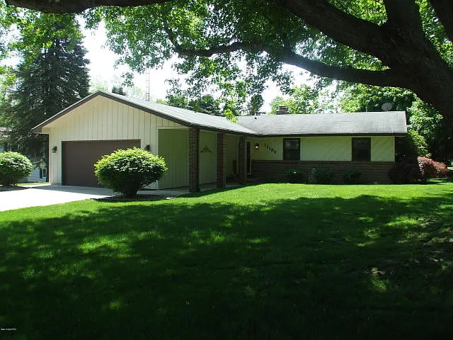 11194 B Dr N photo 1