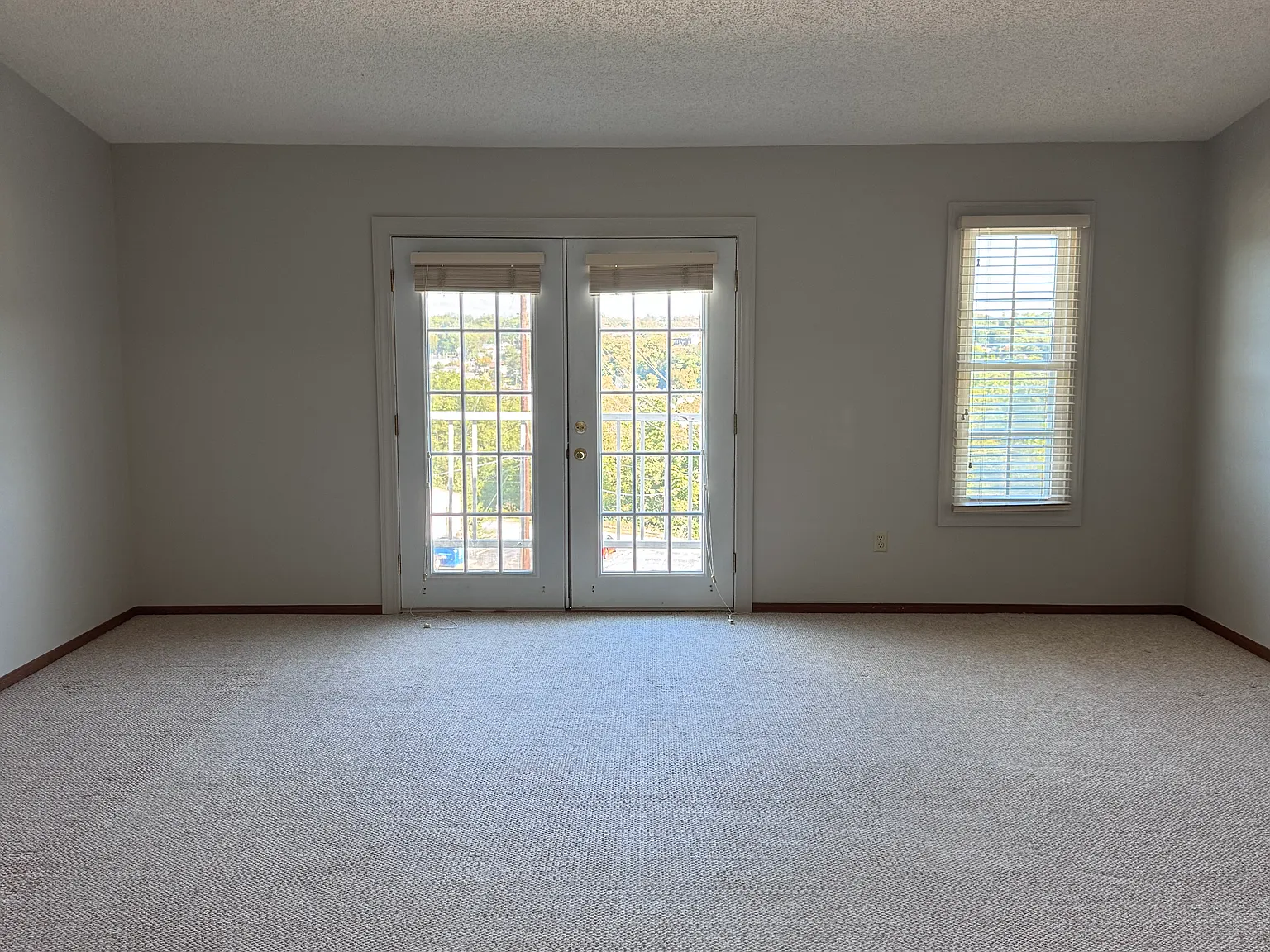 3 bed, 1116 sqft, $1,100 — Photo 3