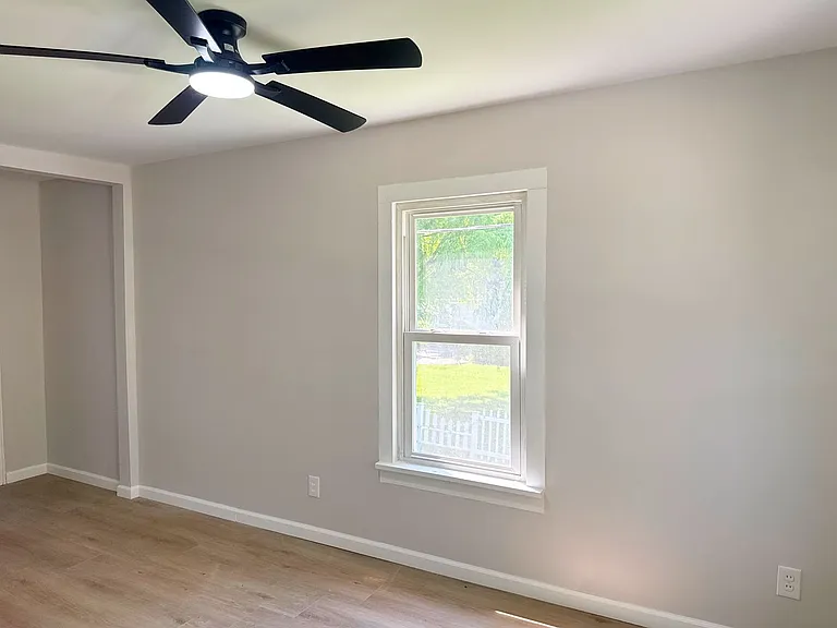 4748 Warnock Ave — Photo 9