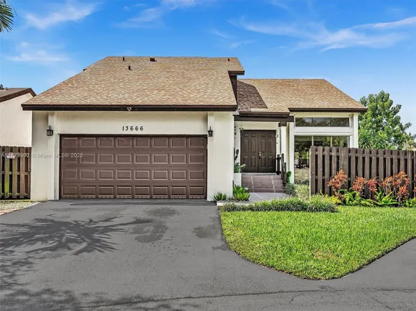 13666 SW 116th Ln, Miami, FL 33186