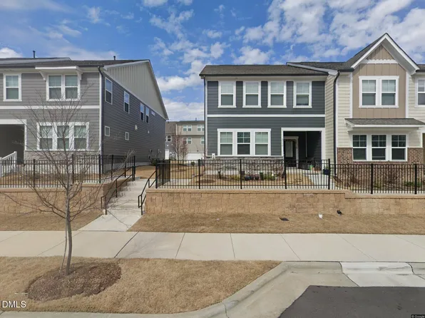 2530 Hutch Ln, Apex, NC 27523