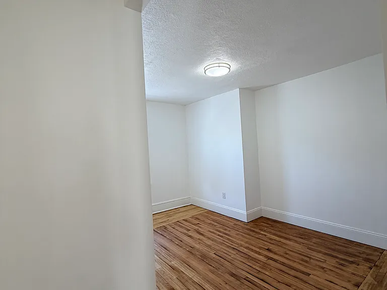 49 Henry St #3 — Photo 16
