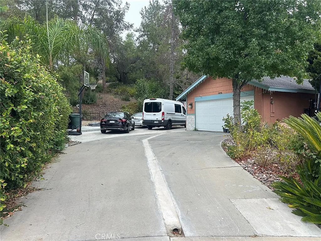 4 bed, 1568 sqft, $5,200 — Photo 2