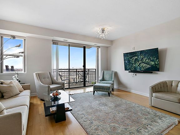 5th image of 5 E 14th Pl APT 1606