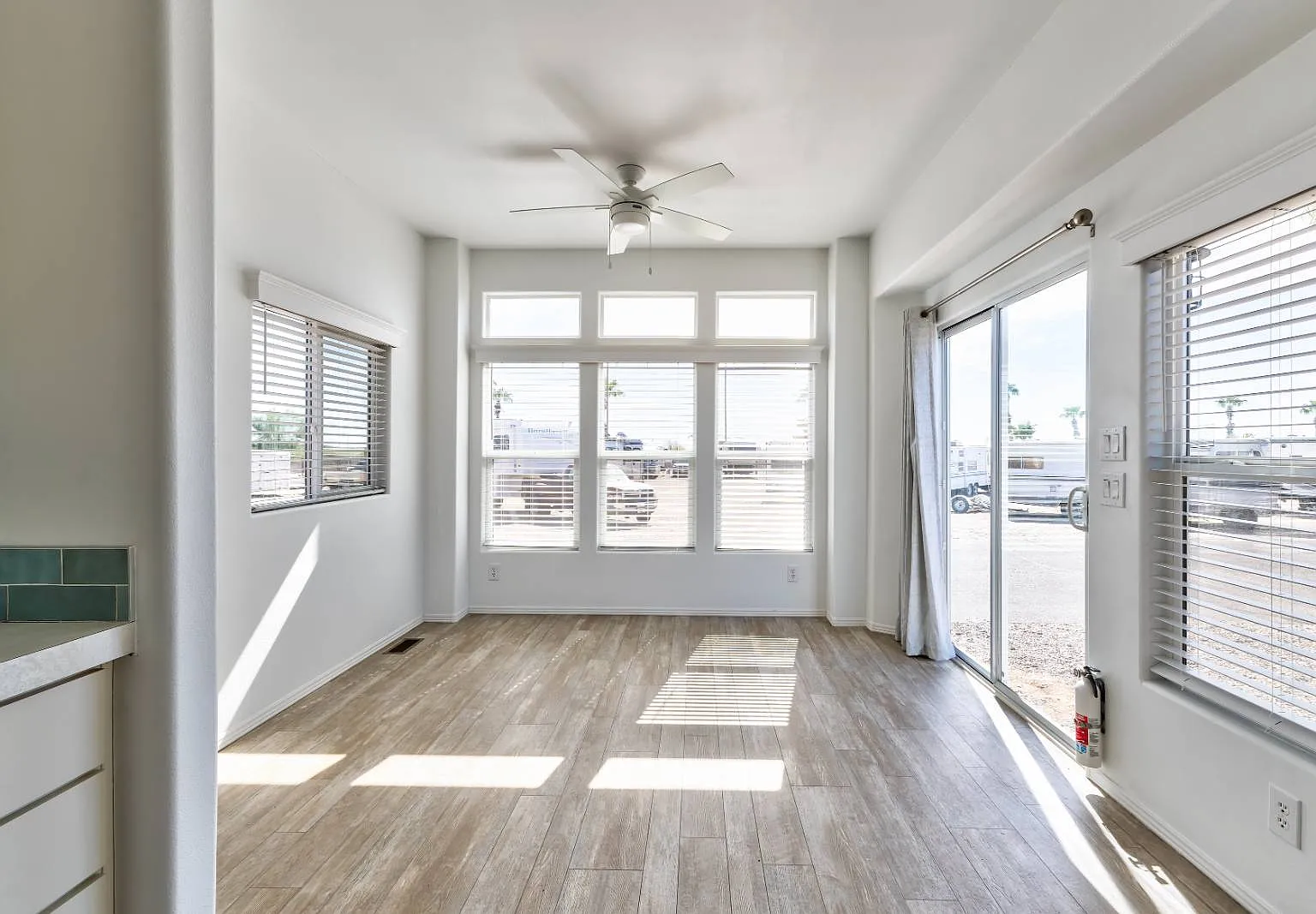 1 bed, 1.0 bath, 396 sqft, $1,250 — Photo 2
