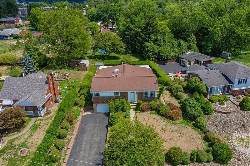 1st image of 433 College Park Dr