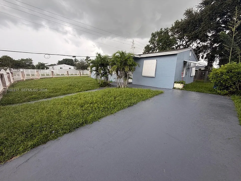 16000 NW 17th Ct